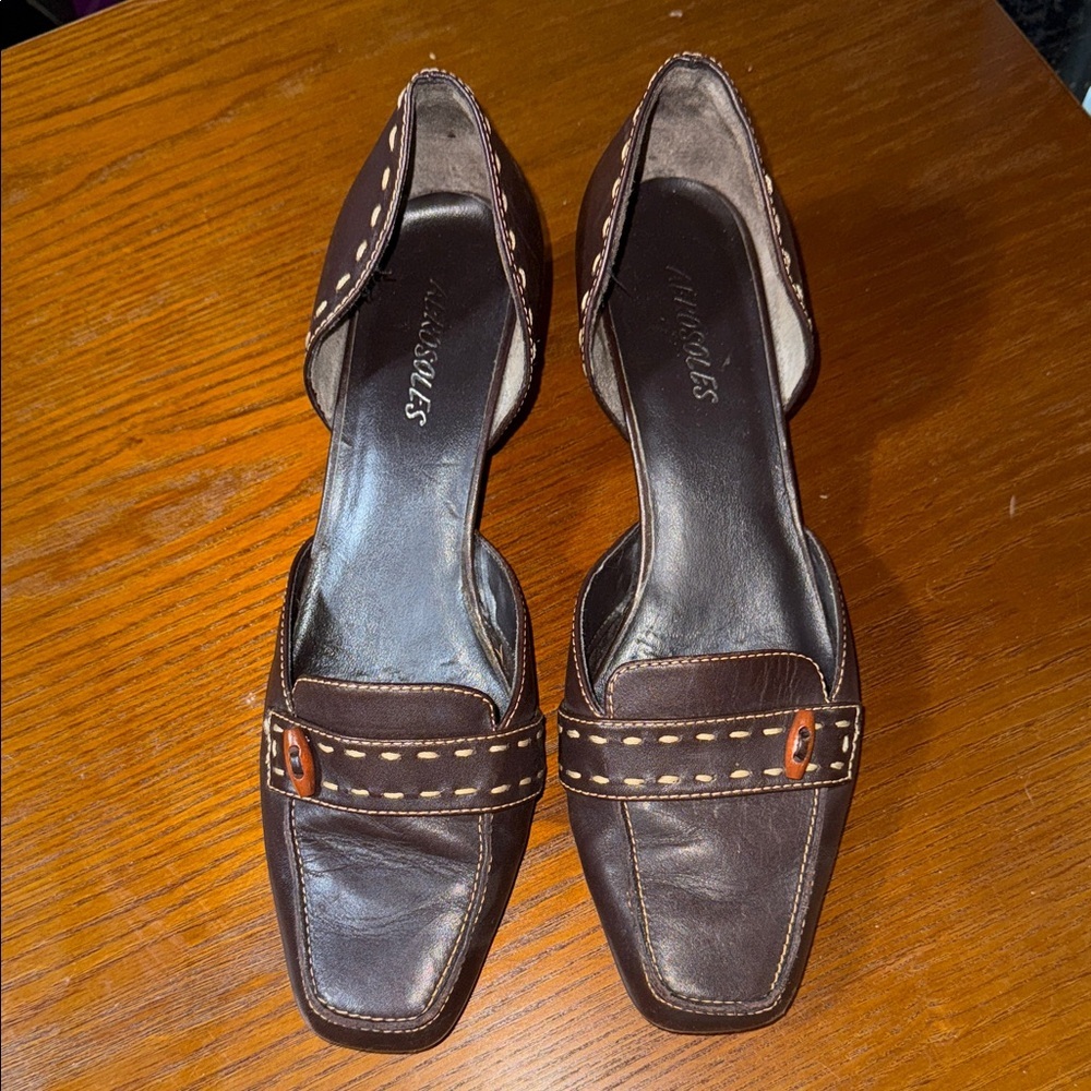 AEROSOLES Brown Kitten Heels